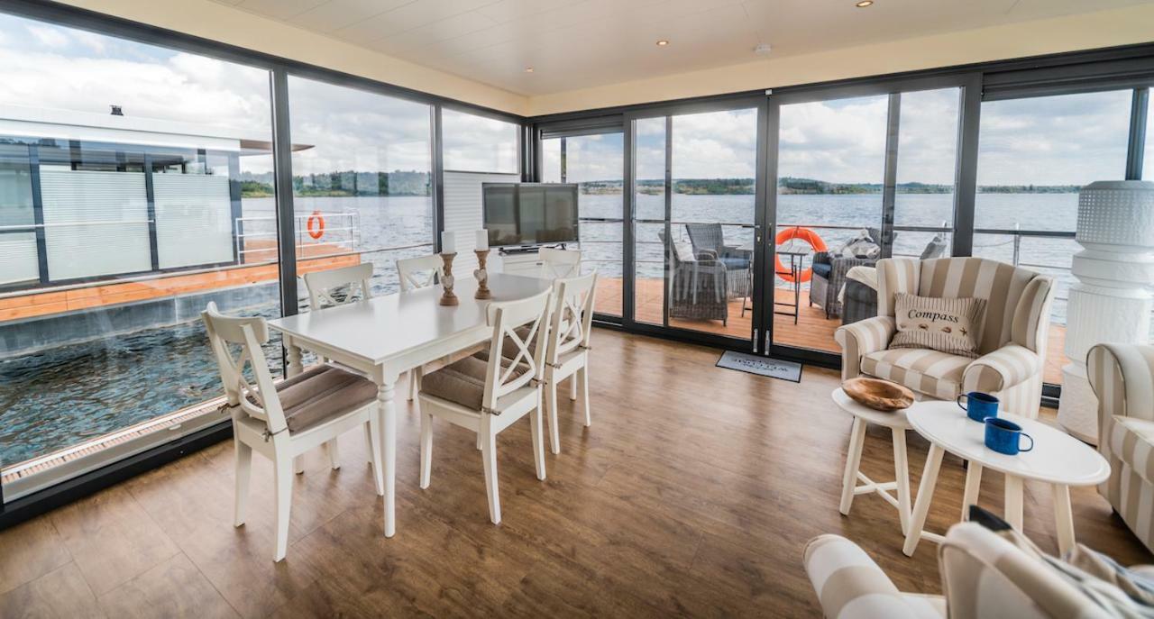 Hausboote Und Ferienhaeuser Marina Muecheln Mucheln Exteriér fotografie