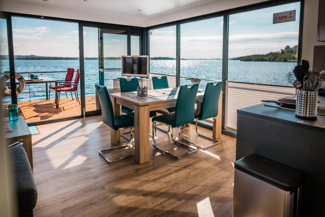 Hausboote Und Ferienhaeuser Marina Muecheln Mucheln Exteriér fotografie